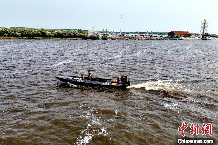 角子機:中俄兩大界江禁漁期結束 漁民撒下第一網