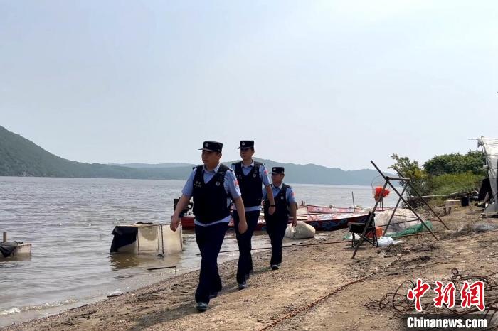 角子機:中俄兩大界江禁漁期結束 漁民撒下第一網